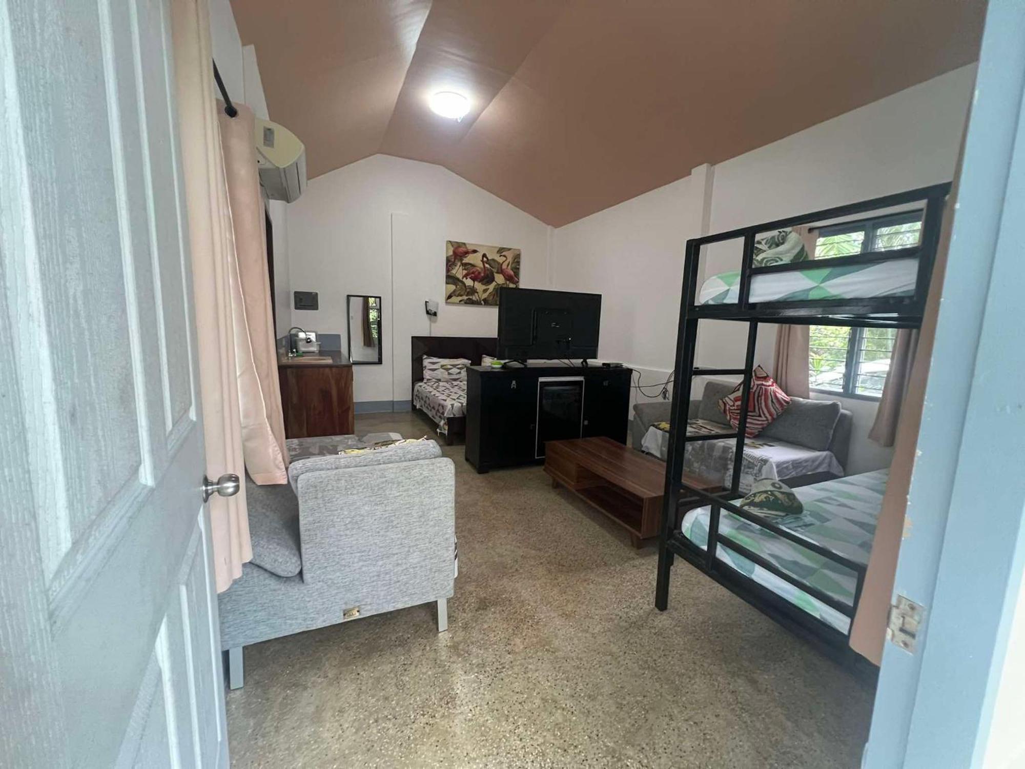 Ice Bear Bar & Tourist Inn Dauis Room photo