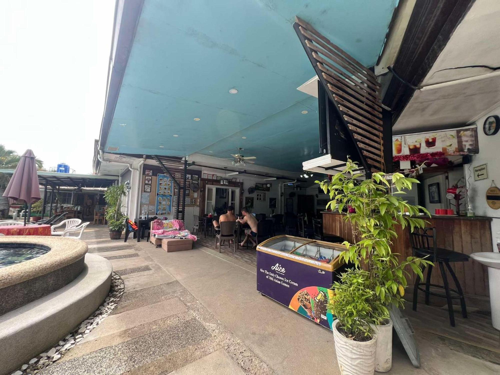 Ice Bear Bar & Tourist Inn Dauis Exterior photo